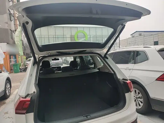 Volkswagen Tiguan L — Фото автомобиля 18