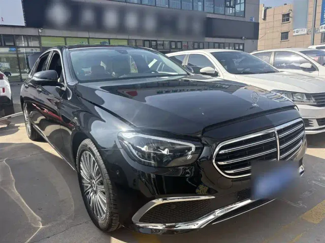 Mercedes-Benz E-Class — Фото автомобиля 3
