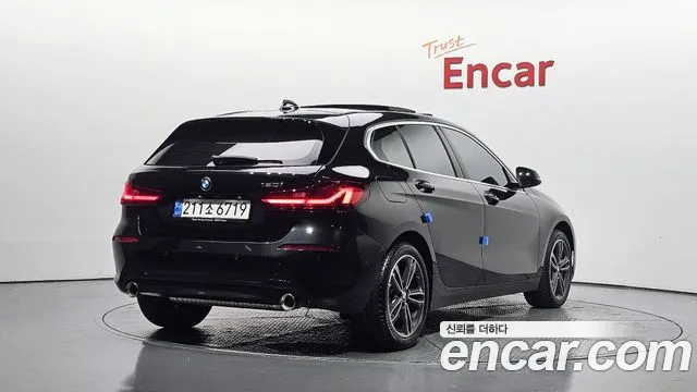 BMW 1 Series F40 — Фото автомобиля 2