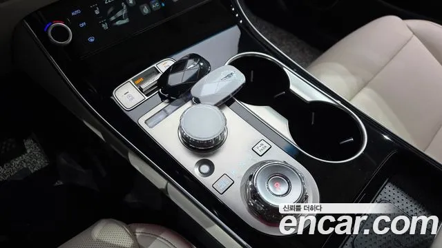 Genesis GV70 — Фото автомобиля 9