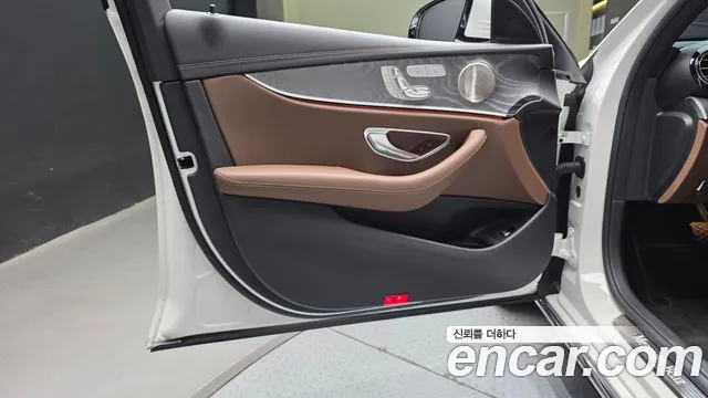 Mercedes-Benz E-Class — Фото автомобиля 13