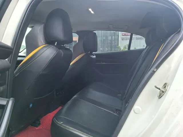 Mazda Axela — Фото автомобиля 8