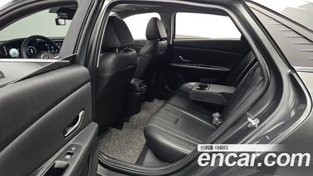 Hyundai Avante CN7 — Фото автомобиля 10