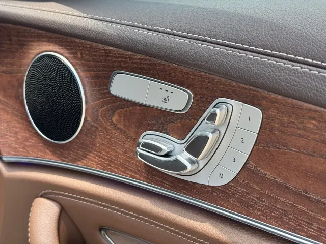 Mercedes-Benz E-Class — Фото автомобиля 16