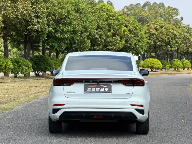 Geely Emgrand — Фото автомобиля 6