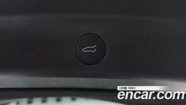 Tesla Model Y — Фото автомобиля 24
