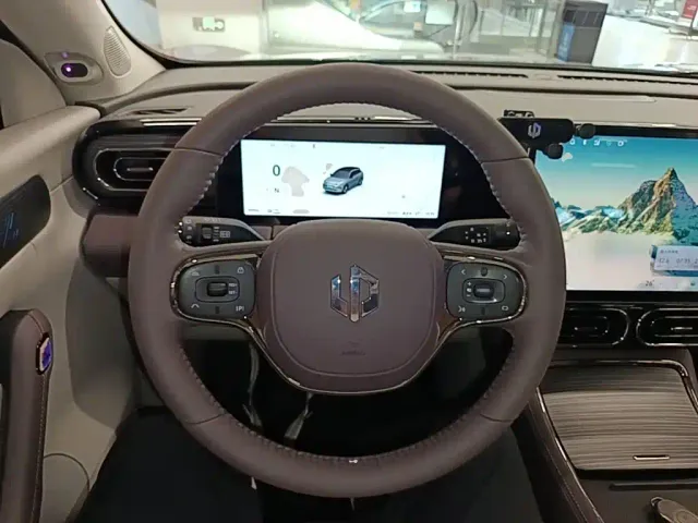 Leapmotor C11 — Фото автомобиля 10