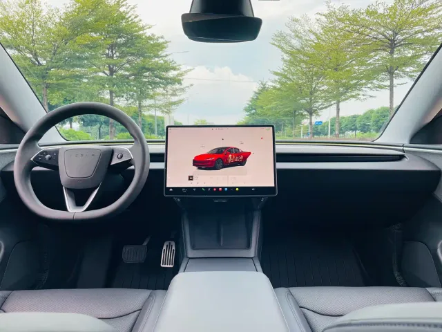 Tesla Model 3 — Фото автомобиля 22