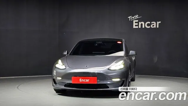 Tesla Model 3 — Фото автомобиля 3