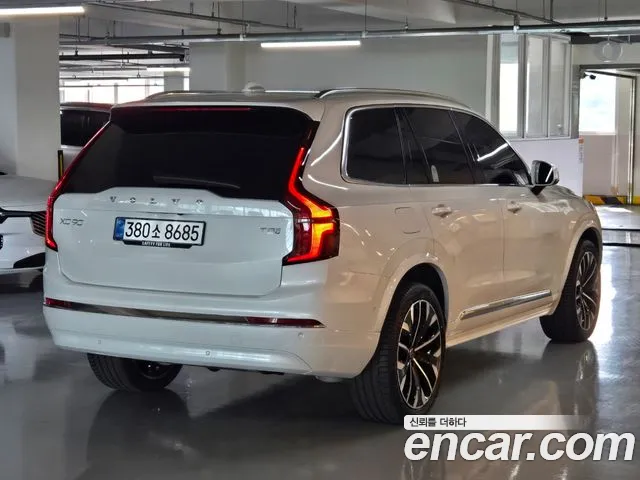 Volvo XC90 — Фото автомобиля 2
