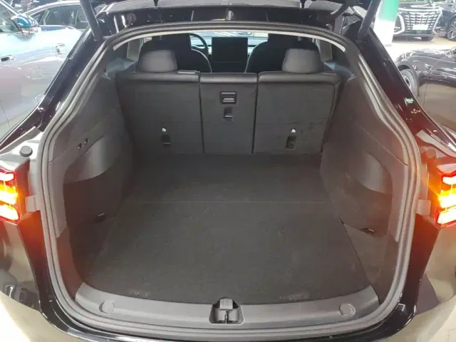 Tesla Model Y — Фото автомобиля 18