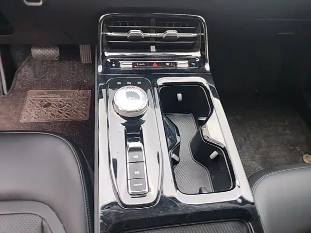 Wuling E5 — Фото автомобиля 13