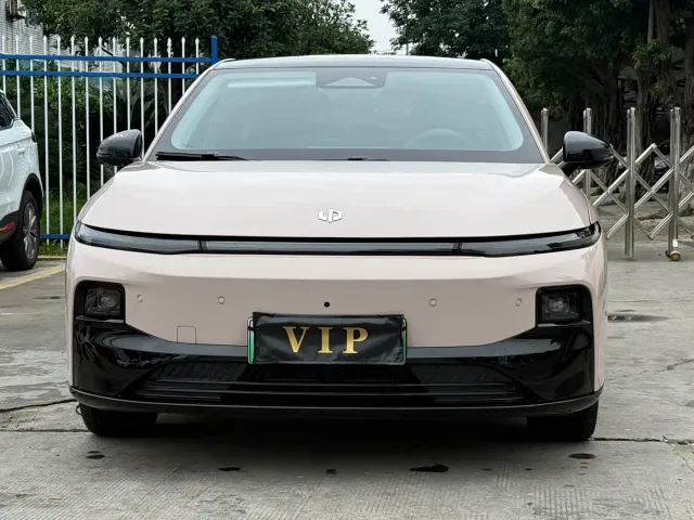 Leapmotor B01 — Фото автомобиля 2