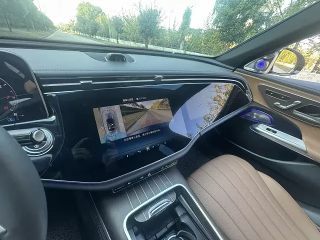 Mercedes-Benz E-Class — Фото автомобиля 2