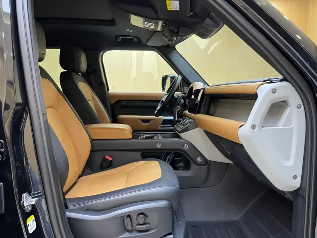 Land Rover Defender — Фото автомобиля 6