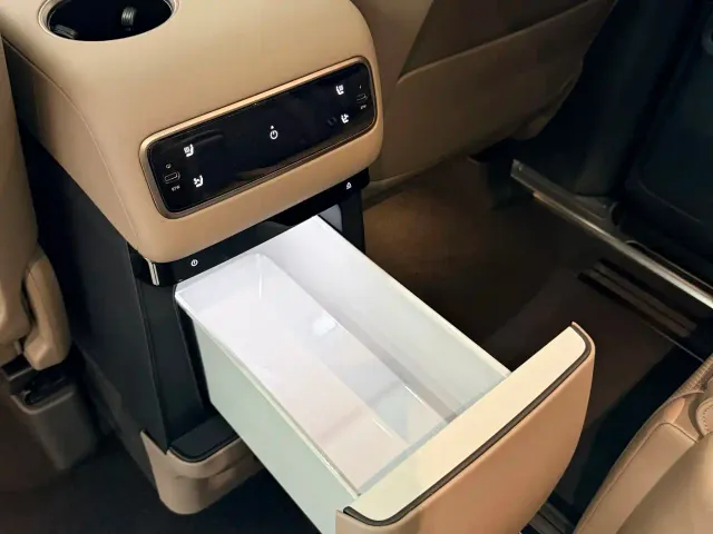 Li Auto MEGA — Фото автомобиля 7