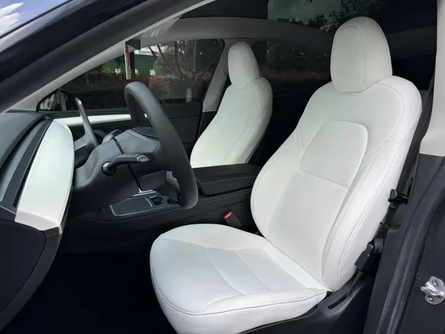 Tesla Model Y — Фото автомобиля 9