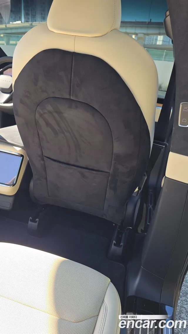 Tesla Model X — Фото автомобиля 11