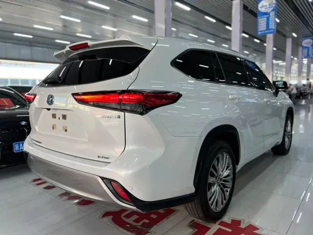 Toyota Highlander — Фото автомобиля 7