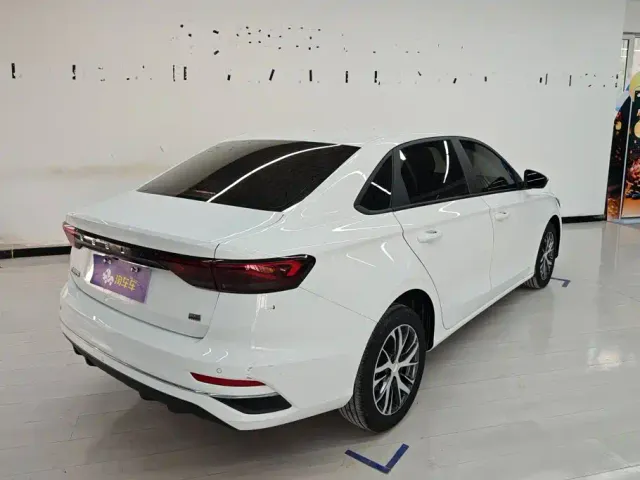 Geely Emgrand — Фото автомобиля 3