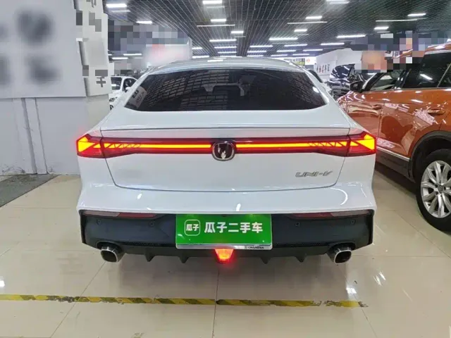 Changan UNI-V — Фото автомобиля 5