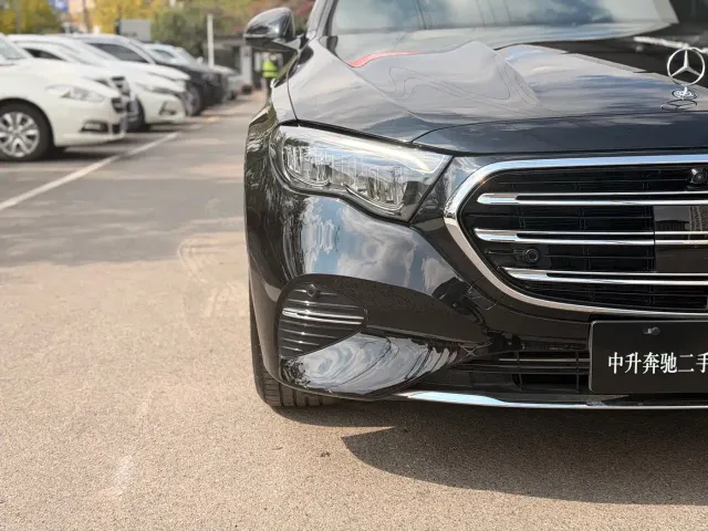Mercedes-Benz E-Class — Фото автомобиля 4