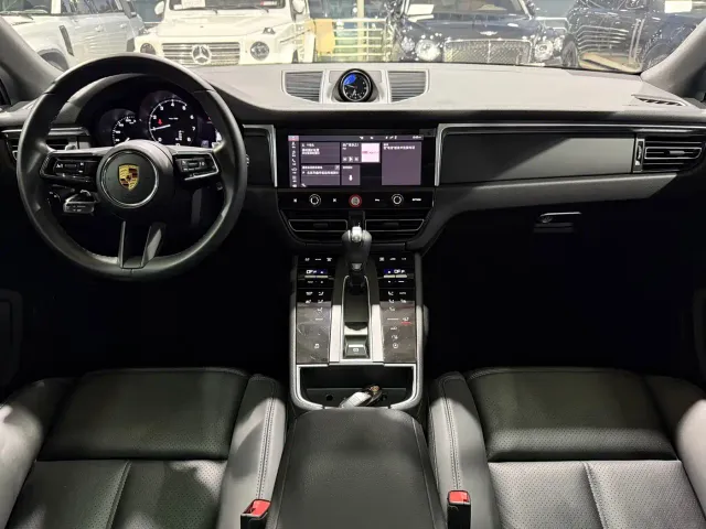 Porsche Macan — Фото автомобиля 12