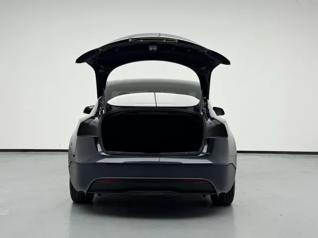 Tesla Model 3 — Фото автомобиля 14