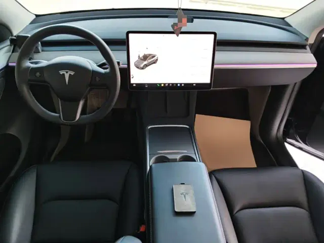 Tesla Model Y — Фото автомобиля 9