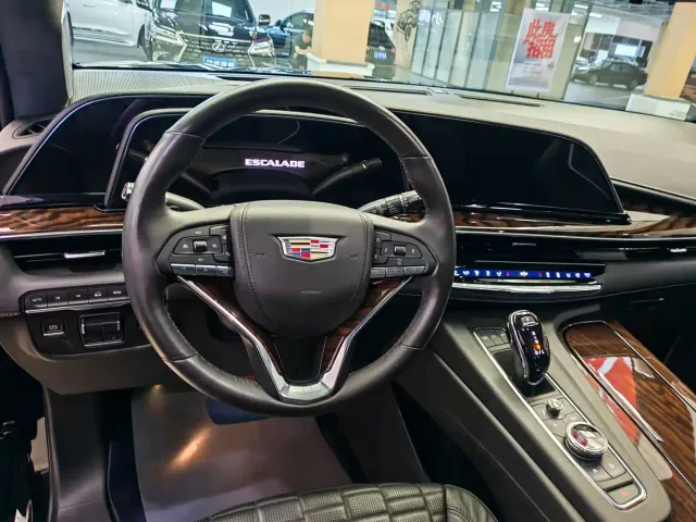 Cadillac Escalade — Фото автомобиля 19