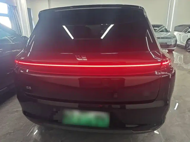 Li Auto L8 — Фото автомобиля 5