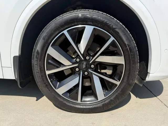 Li Auto L7 — Фото автомобиля 17