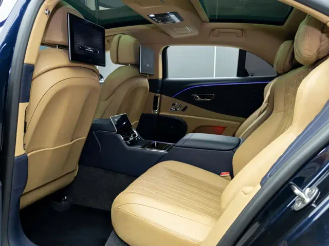 Bentley Flying Spur — Фото автомобиля 12