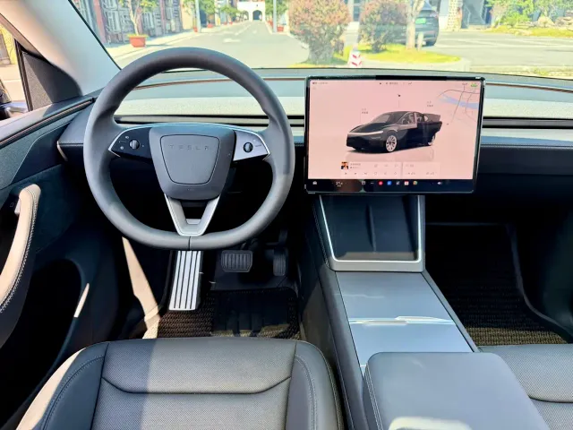 Tesla Model Y — Фото автомобиля 12