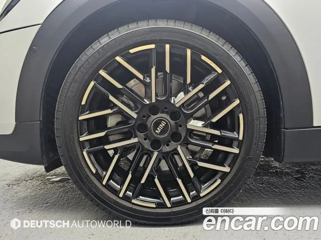 MINI Cooper Generation 4 — Фото автомобиля 5