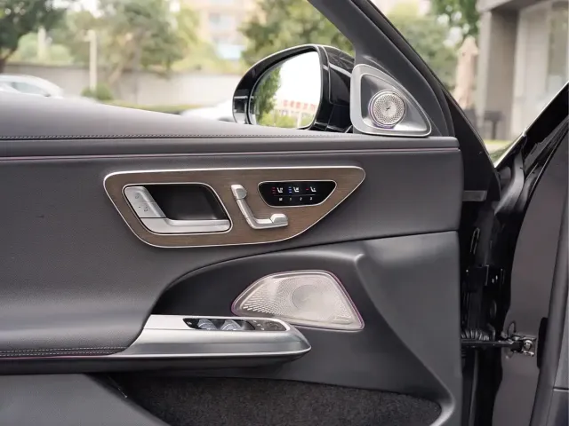 Mercedes-Benz E-Class — Фото автомобиля 9