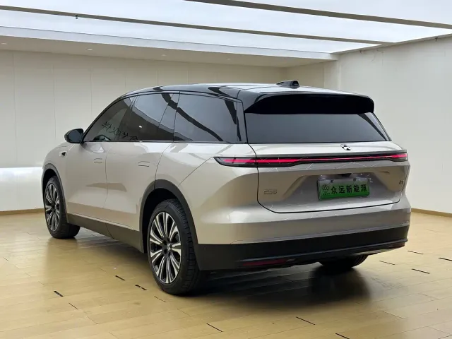 Nio ES8 — Фото автомобиля 21
