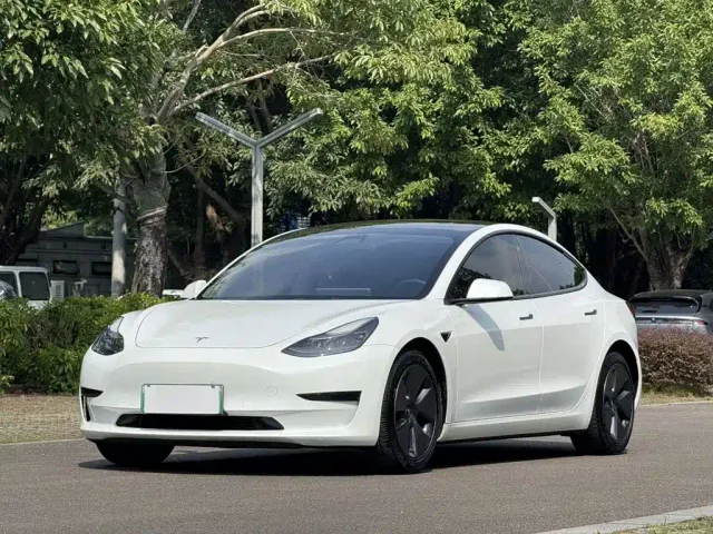 Фотография автомобиля — Tesla Model 3