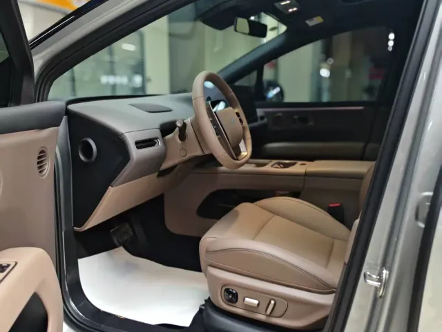 Li Auto i6 — Фото автомобиля 7