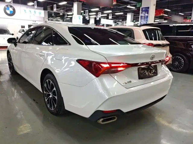 Toyota Avalon — Фото автомобиля 4
