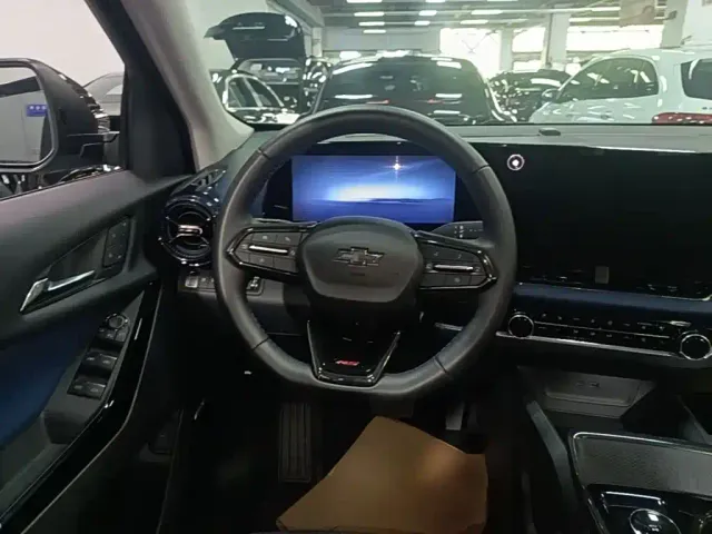 Chevrolet Equinox Plus — Фото автомобиля 10