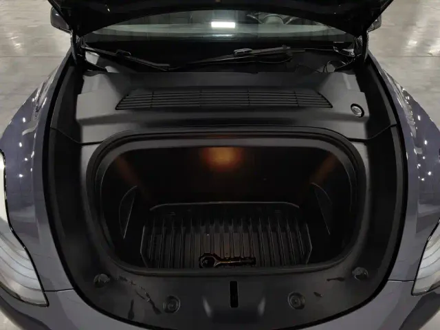Tesla Model Y — Фото автомобиля 6