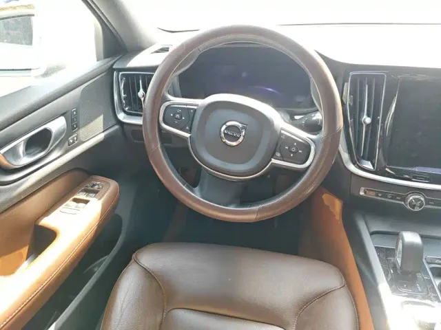Volvo S60 — Фото автомобиля 2