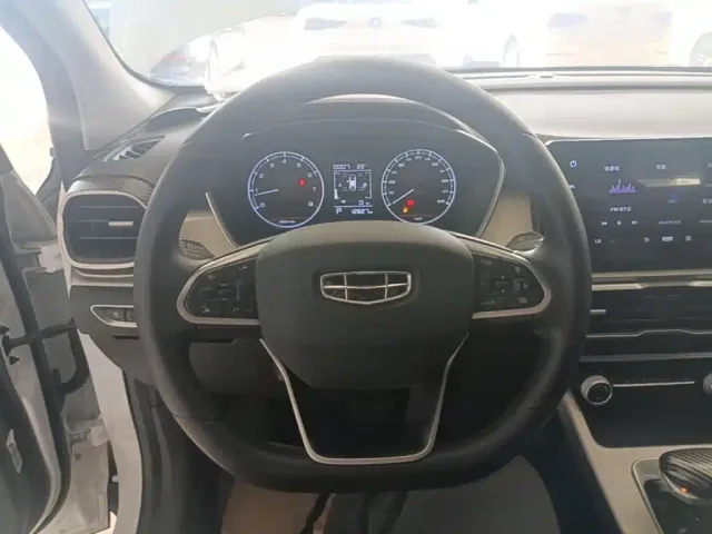 Geely Binyue — Фото автомобиля 10