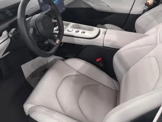 Xiaomi SU7 — Фото автомобиля 11