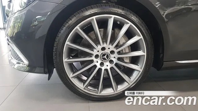 Mercedes-Benz E-Class — Фото автомобиля 5