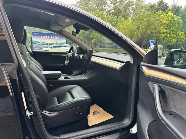 Tesla Model Y — Фото автомобиля 22