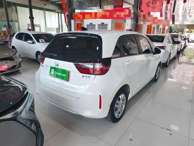 Honda Fit — Фото автомобиля 4