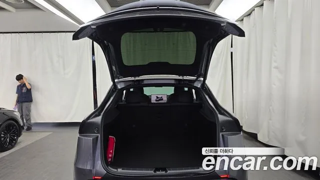 Tesla Model Y — Фото автомобиля 26