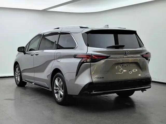 Toyota Sienna — Фото автомобиля 6